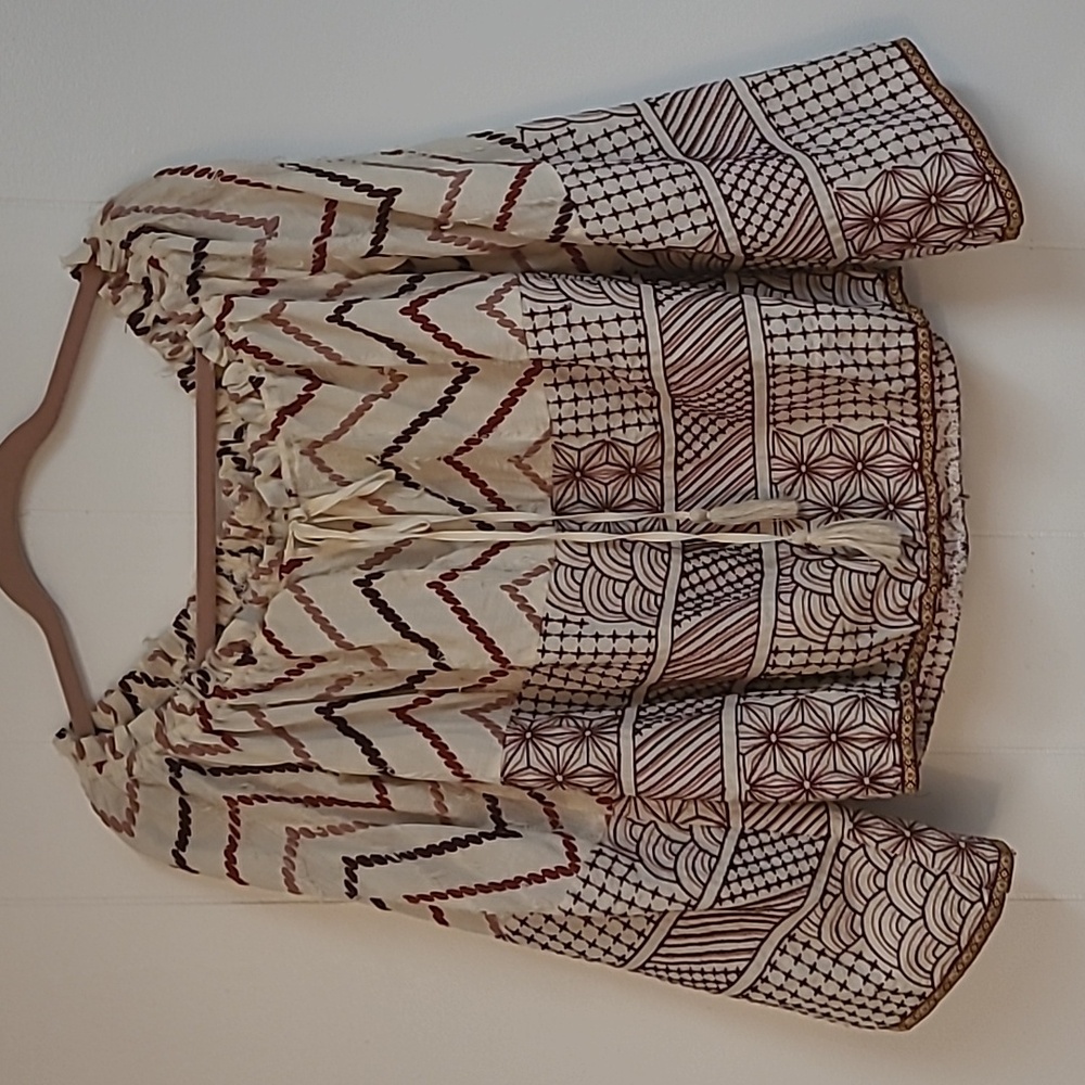 BNCI Boho Bell Sleeve Beautiful Geometric Look Top Embroidered Size M - Picture 13 of 14